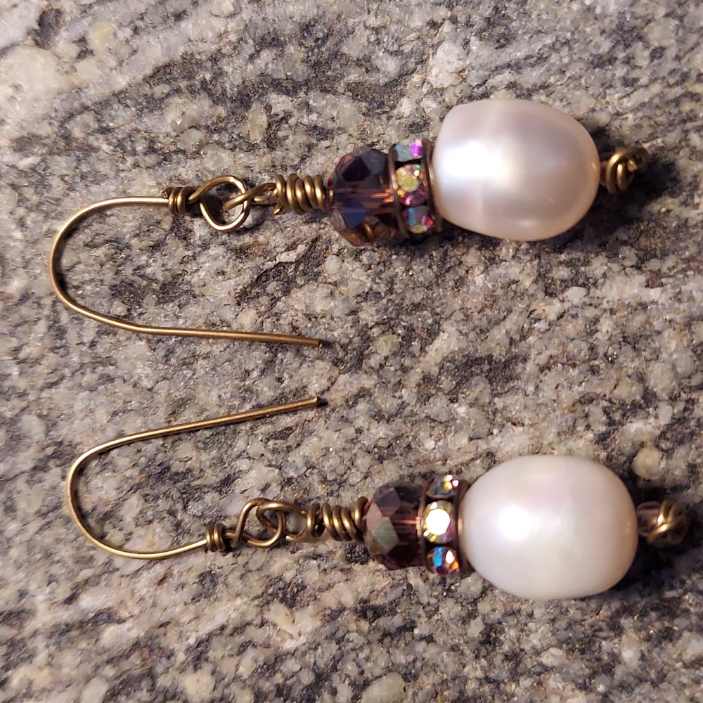 Pearl and Chrystal earrings.